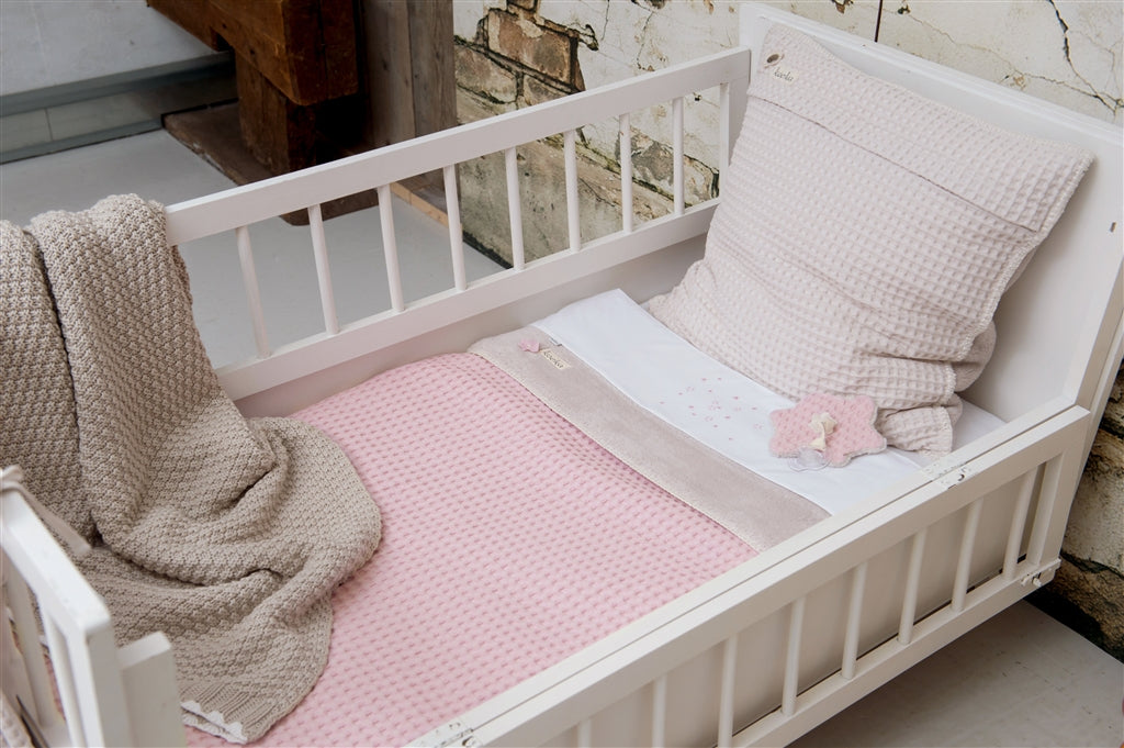 Koeka wieglaken stars White/old babypink