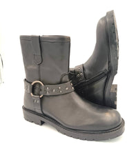 Biker prefab bootee, strap-ring-side with studds