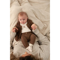 Feetje Vestje gebreid cable-knit - The Knits Bruin