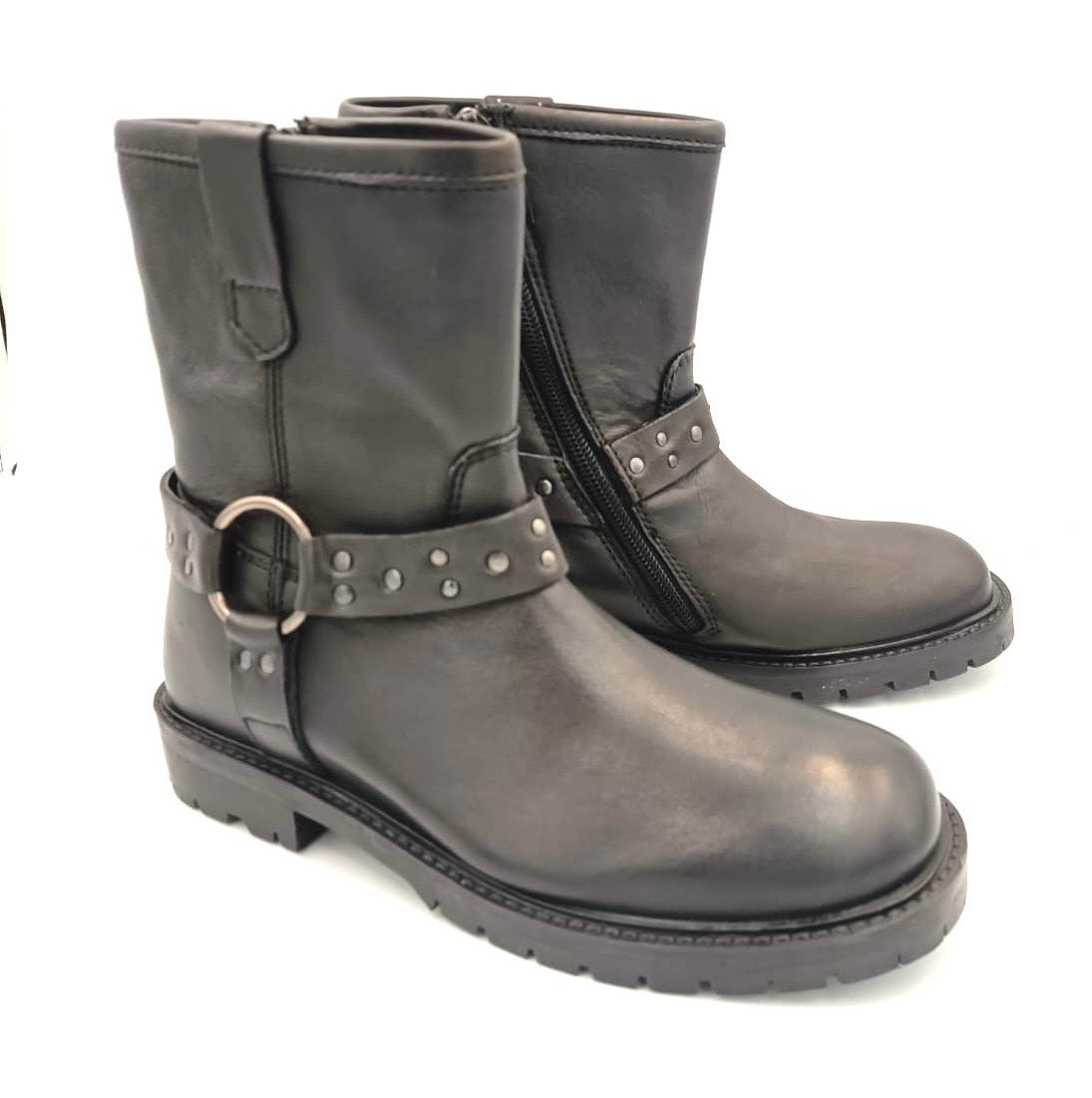 Biker prefab bootee, strap-ring-side with studds