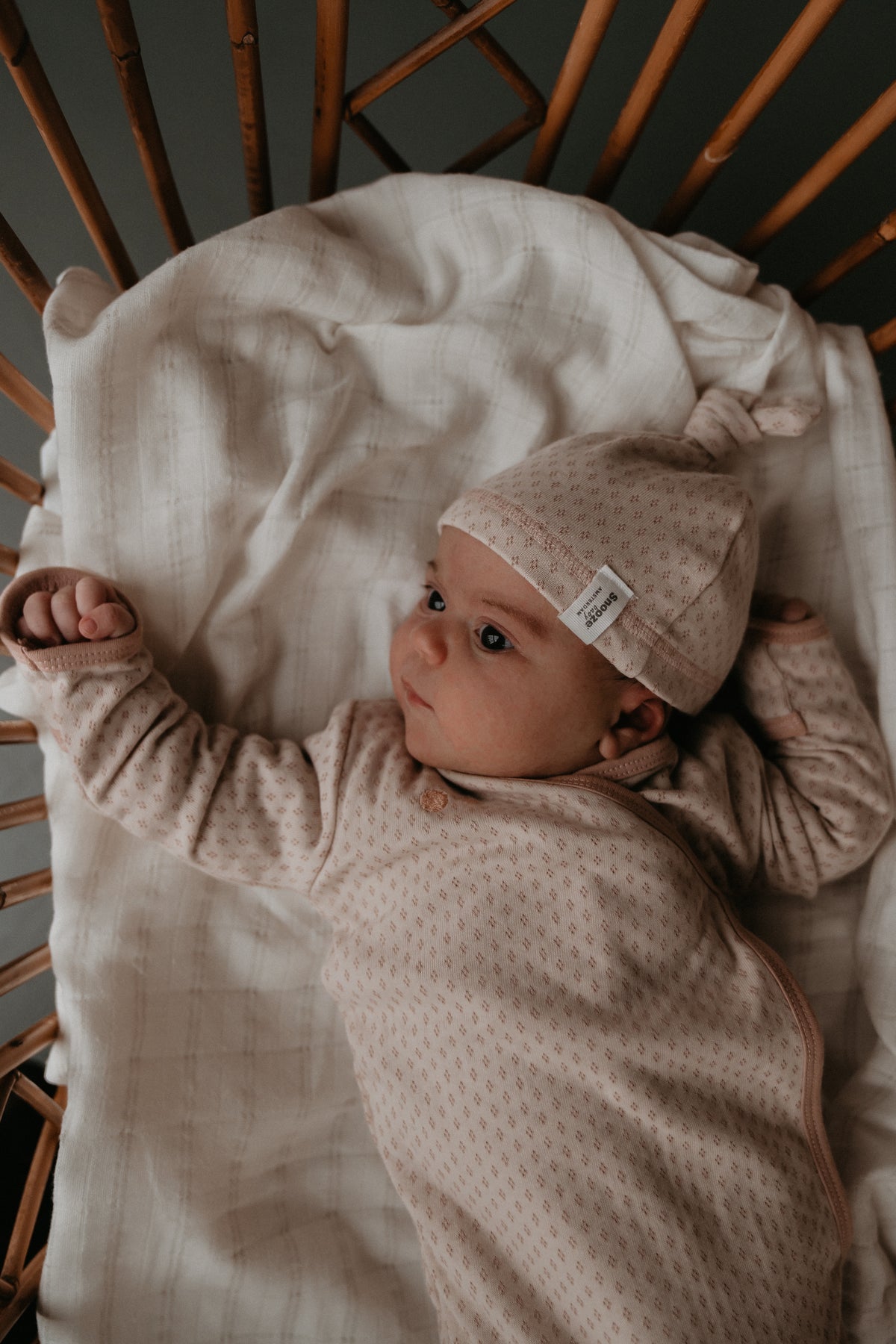 Snoozebaby organic new born cocoon 0-3 months incl Milky rust