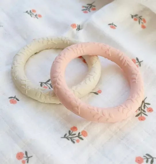 Llc Silicone teether: Leaves - Strawberry C