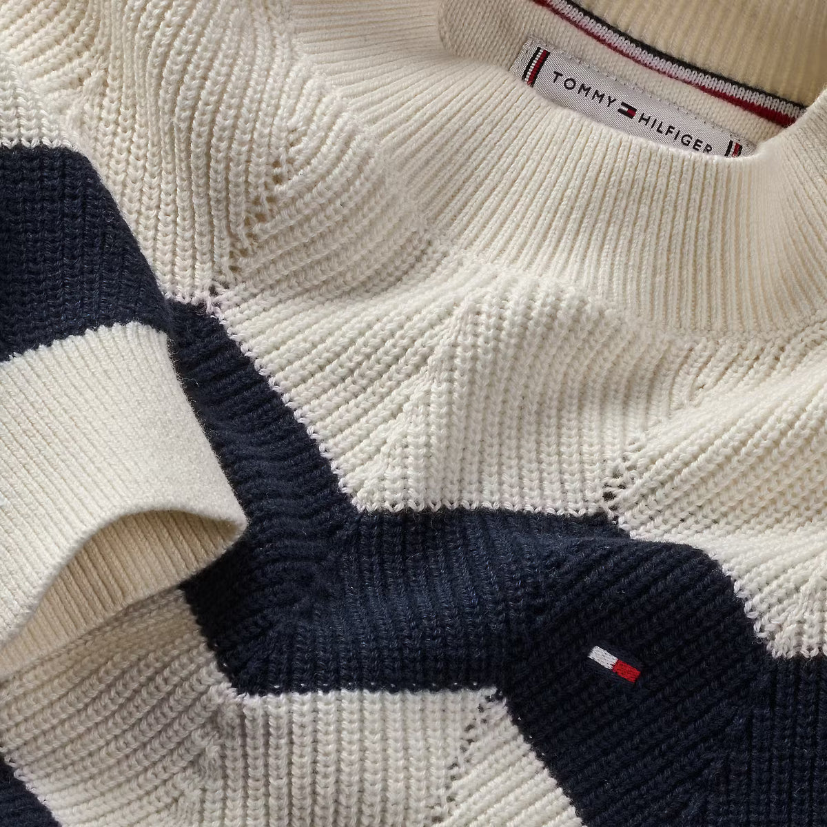 Wavy stripe sweater